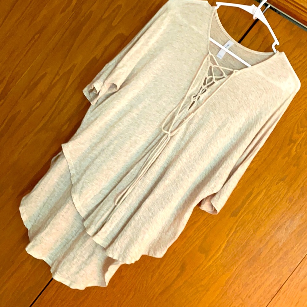 Women’s beige tee